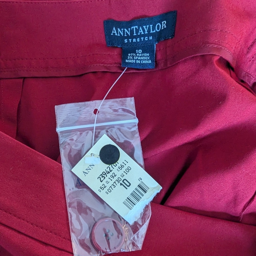 Ann Taylor Mini Skirt Red Button Tab Stretch Sz 10 Office Modern Chic Preppy - Picture 4 of 6